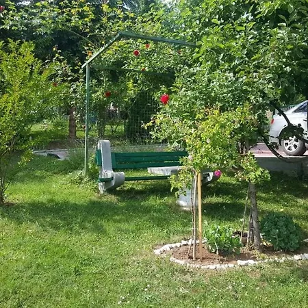 Vikendica Ahatovići