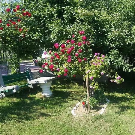 Holiday home Vikendica Ahatovici