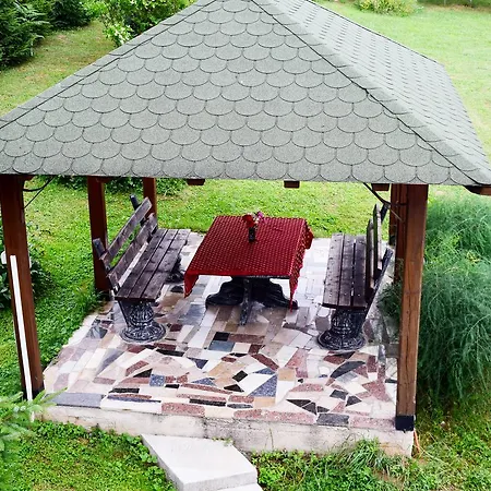 Vikendica Holiday home Ahatovici