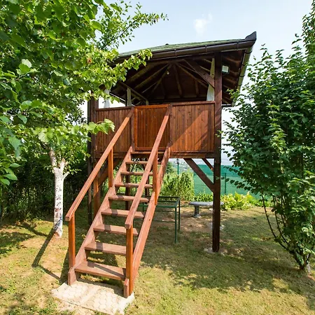 Vikendica Holiday home Ahatovici
