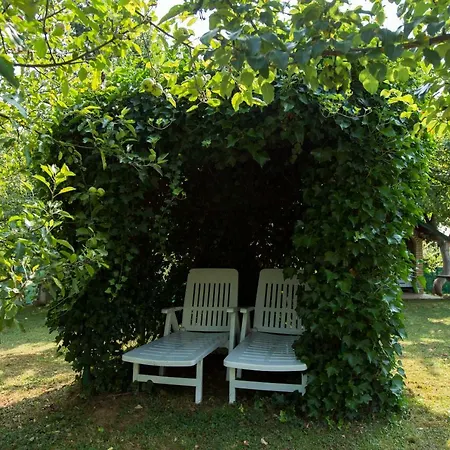 Vikendica Holiday home *